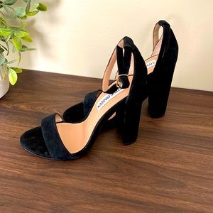 Like new Steve Madden black pumps